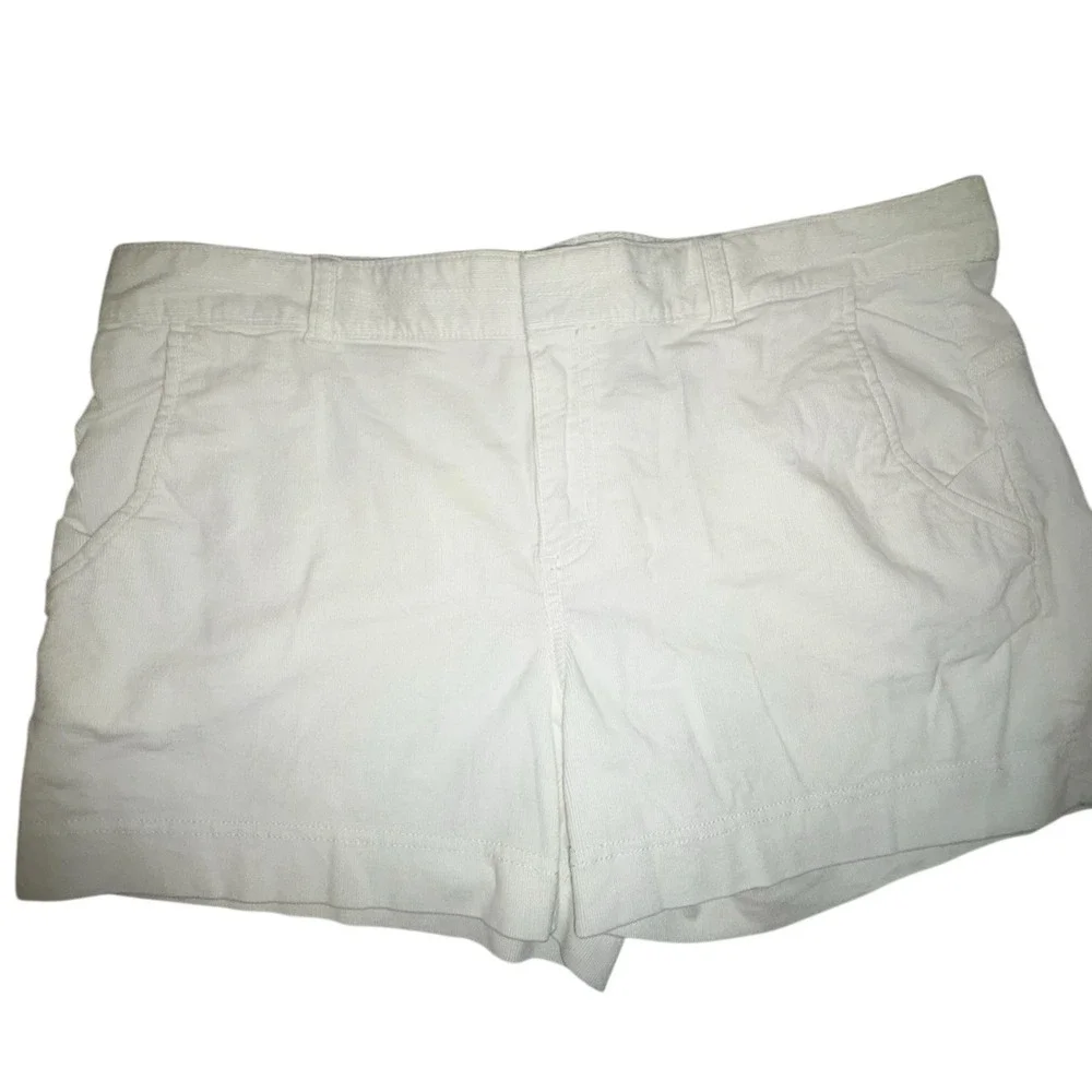 Athleta pica white